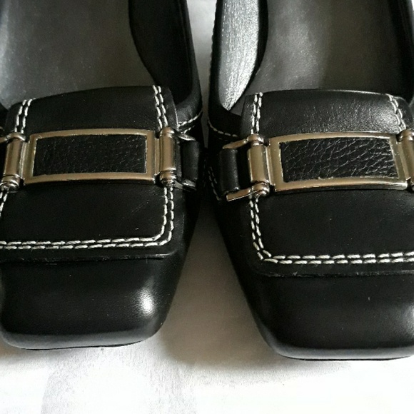 Cole Haan Black Leather Pump - Picture 1 of 8